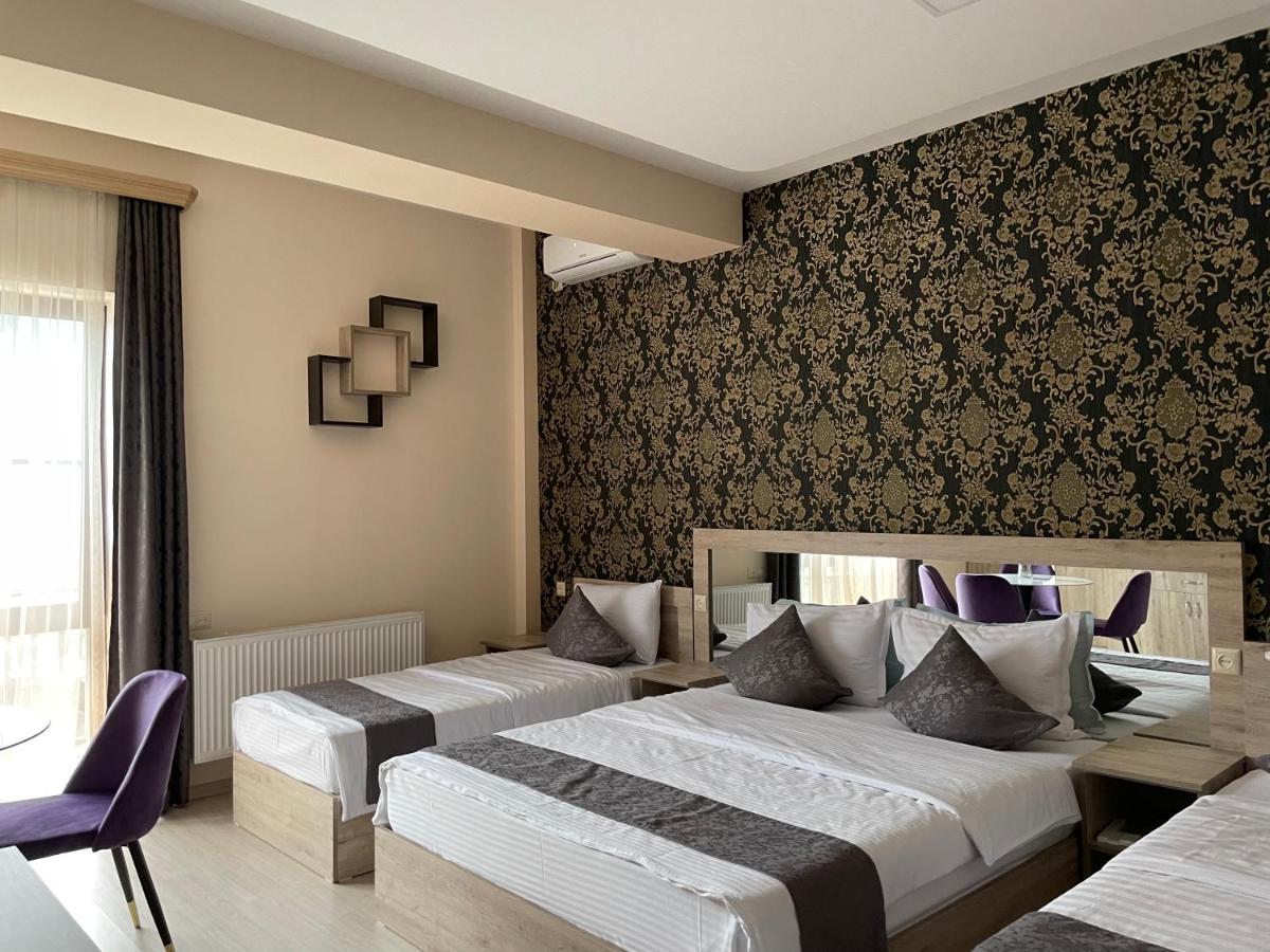 Kamar Hotel Ijevan Exteriör bild