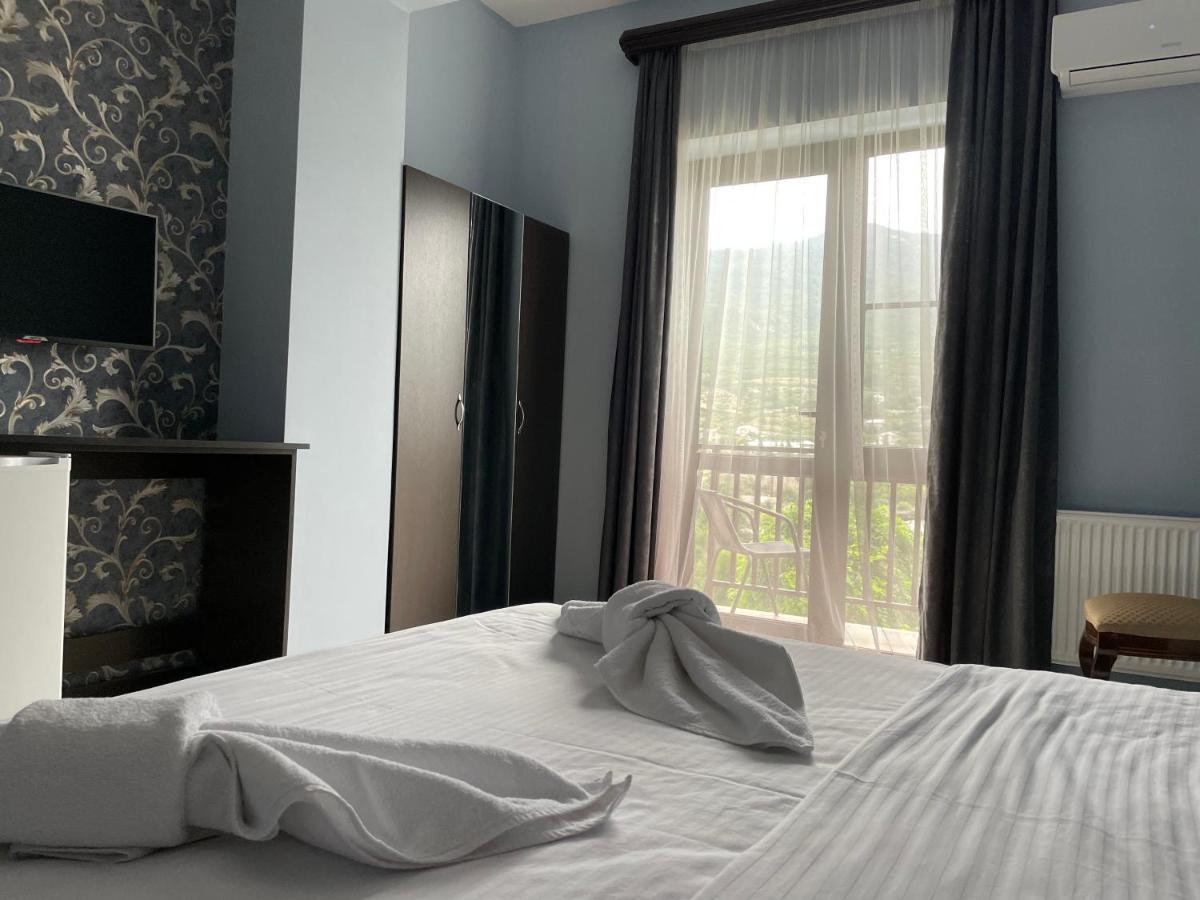 Kamar Hotel Ijevan Exteriör bild
