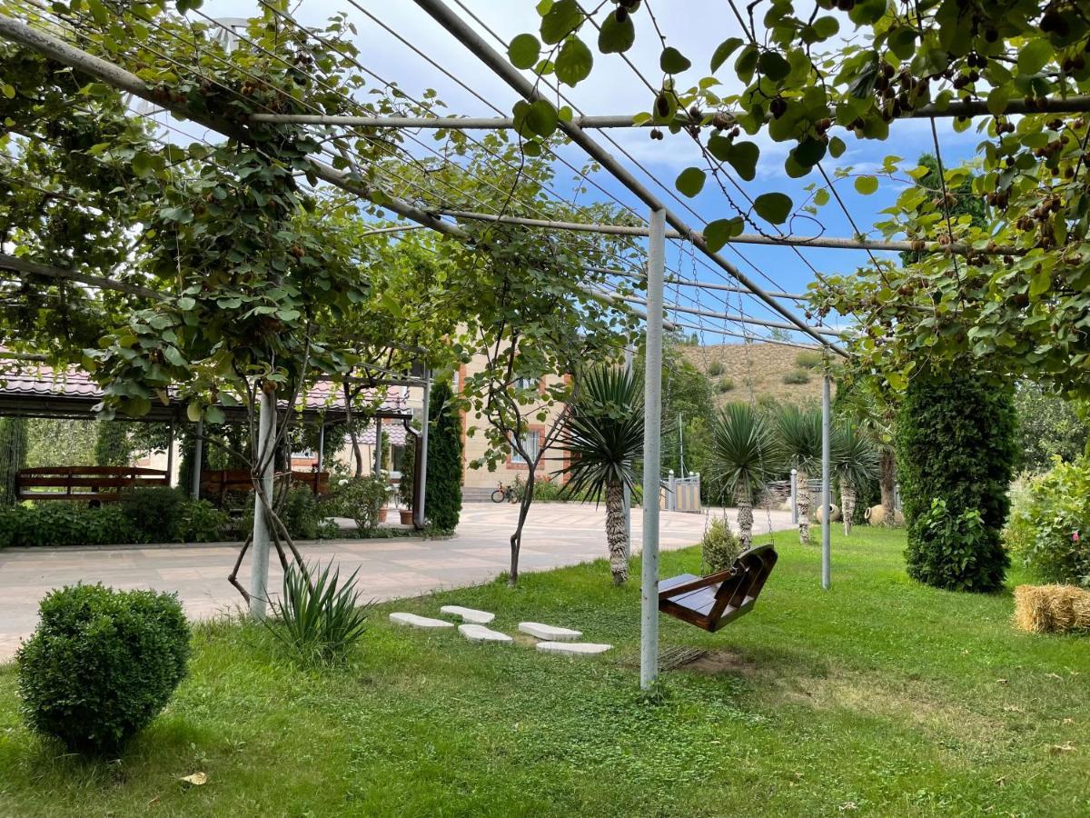 Kamar Hotel Ijevan Exteriör bild