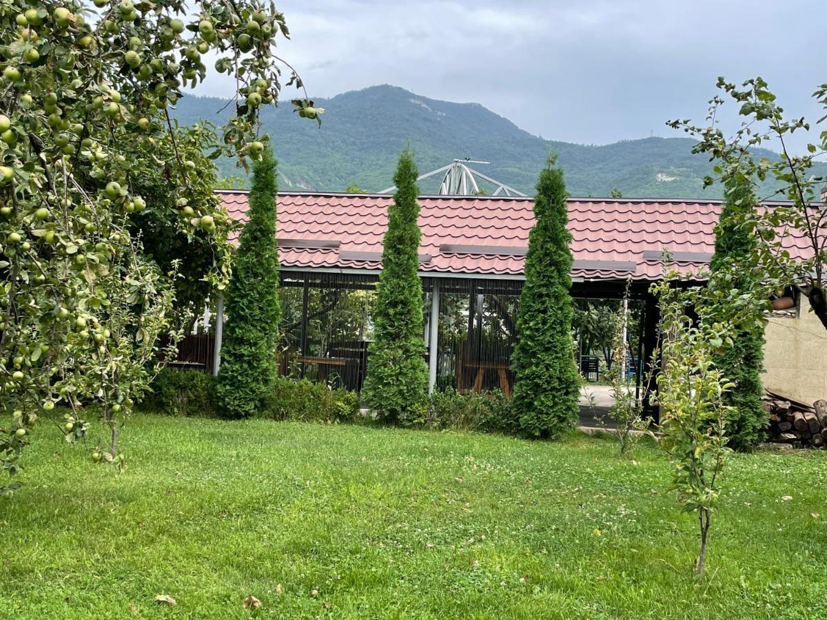 Kamar Hotel Ijevan Exteriör bild