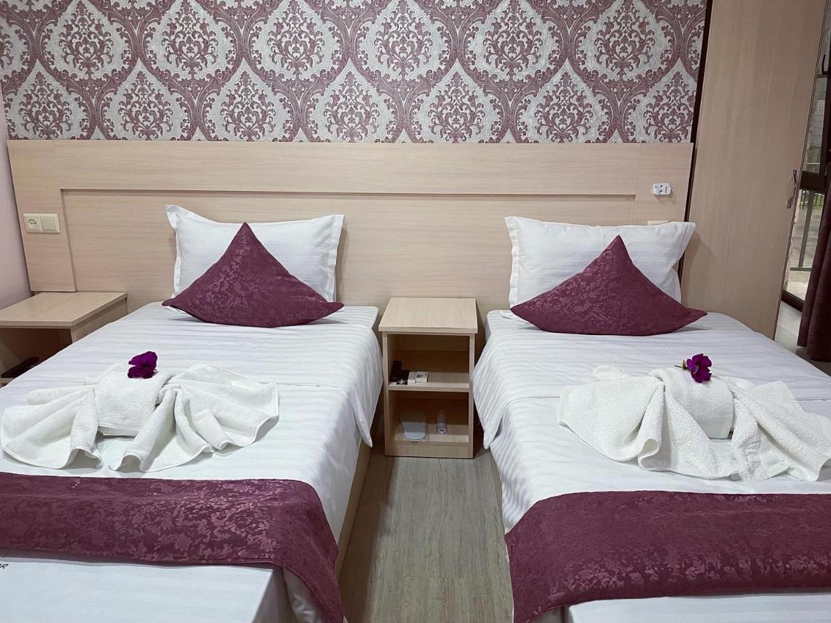 Kamar Hotel Ijevan Exteriör bild