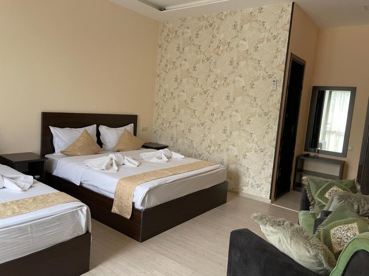 Kamar Hotel Ijevan Exteriör bild