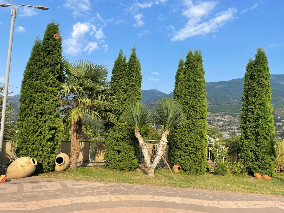 Kamar Hotel Ijevan Exteriör bild