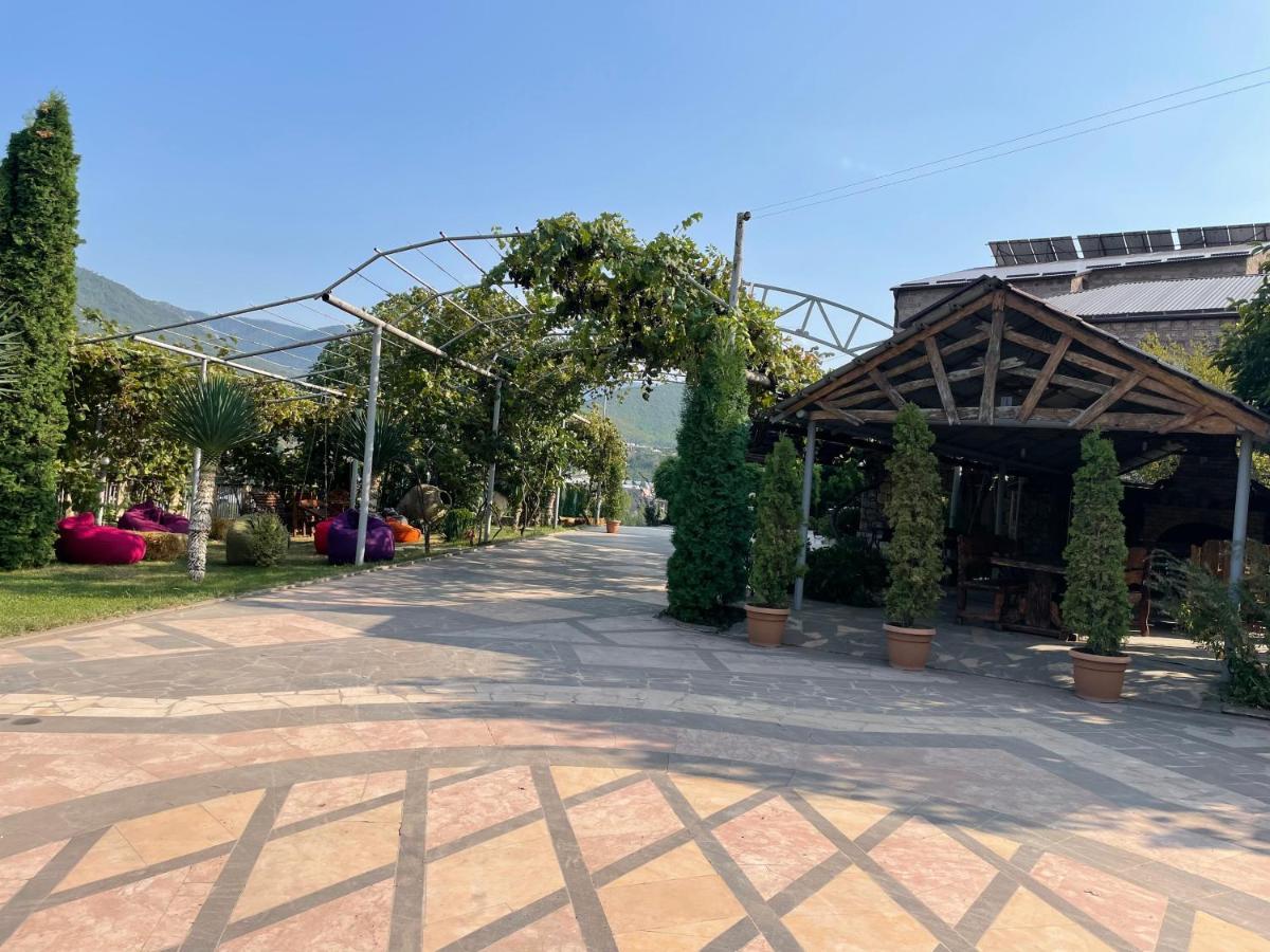 Kamar Hotel Ijevan Exteriör bild