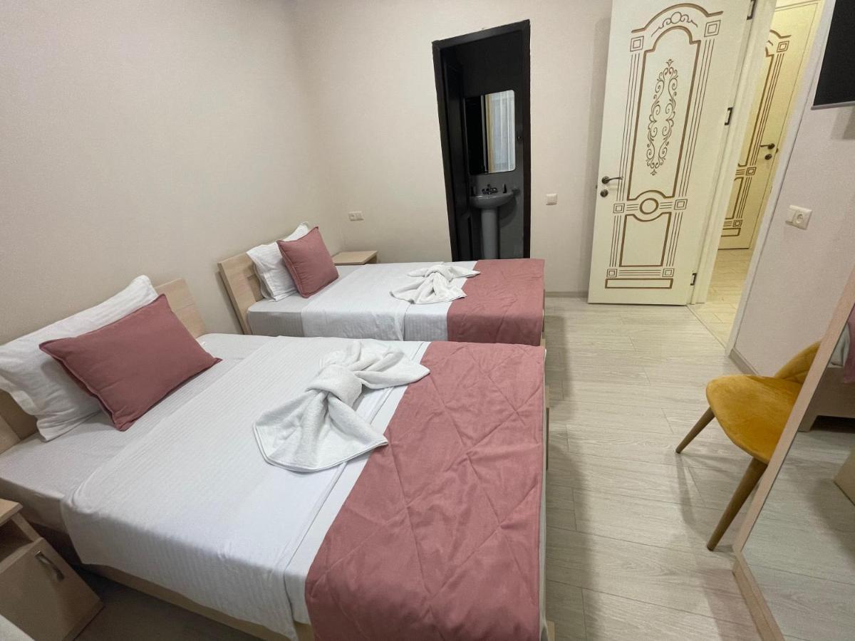 Kamar Hotel Ijevan Exteriör bild